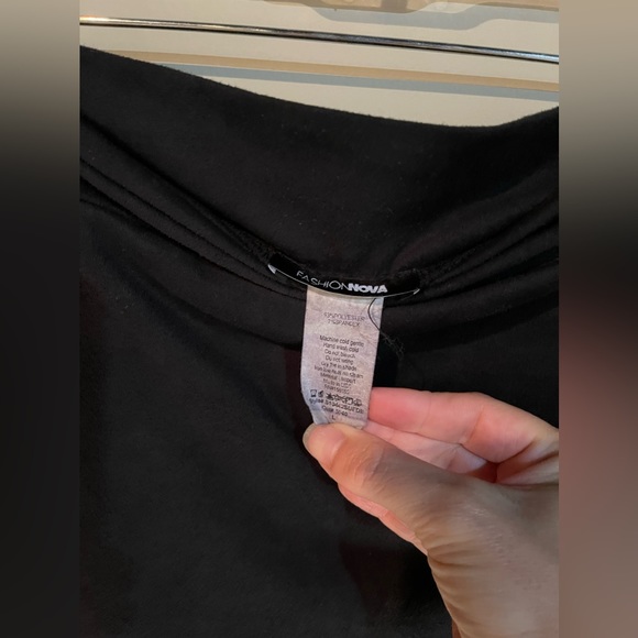 ⭐️ Dark charcoal gray/black mini skirt. NWOT Fashion Nova. Large. - Picture 6 of 8